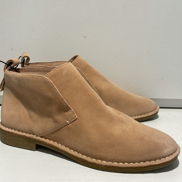 Dolce Vita Shoes - NWT Dolce Vita Women’s Size 10  Findley Khaki Leather Booties .